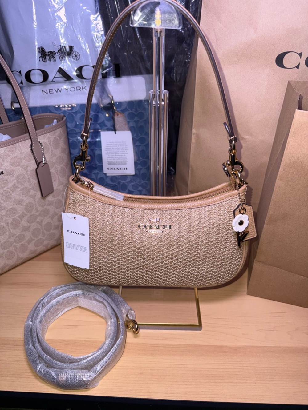 Coach Outlet Teri Shoulder Bag With sunflower Charm ☀️ - Picture 4 of 15